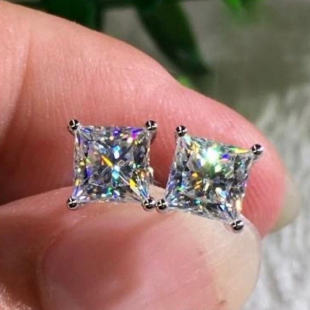 ***2.5 CARAT SQUARE PRINCESS DIAMOND STUD EARRINGS - Picture 4 of 4